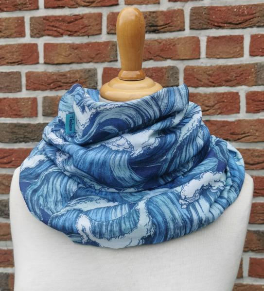 Preview: WAVES traumhafter leichter Schal mit Wellenmotiv aus Musselin